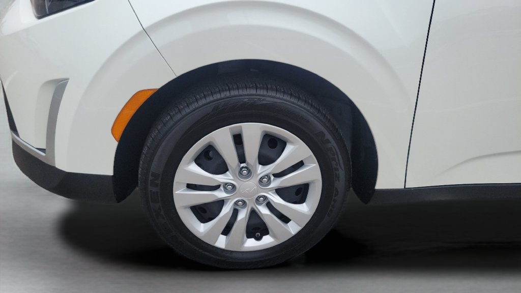Used 2025 Kia Soul LX FWD image 24