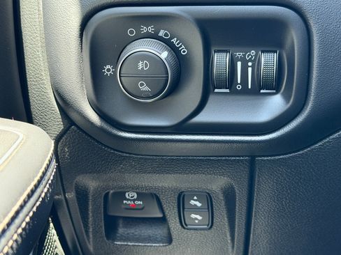 Used 2022 RAM 1500 Limited AWD/4WD image 28