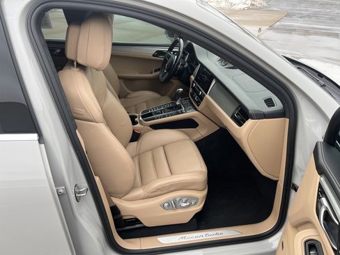 Used 2020 Porsche Macan Turbo image 18
