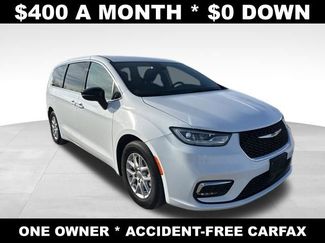 Used 2024 Chrysler Pacifica Touring-L video 3