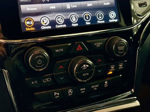 Used 2020 Jeep Grand Cherokee Altitude image 17