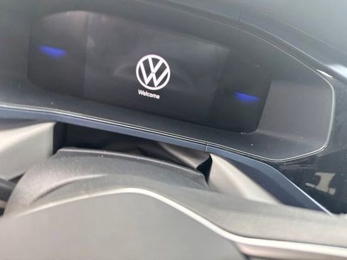 Used 2024 Volkswagen Taos SE FWD image 12