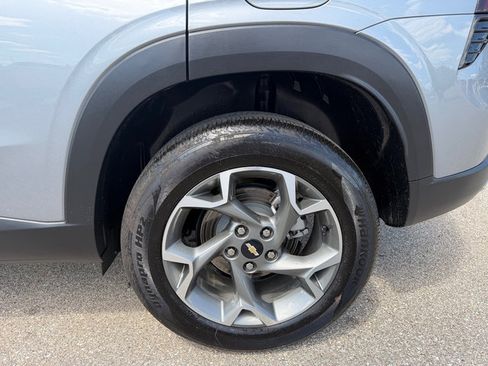 Used 2025 Chevrolet Trax LT w/ Driver Confidence Package FWD image 28