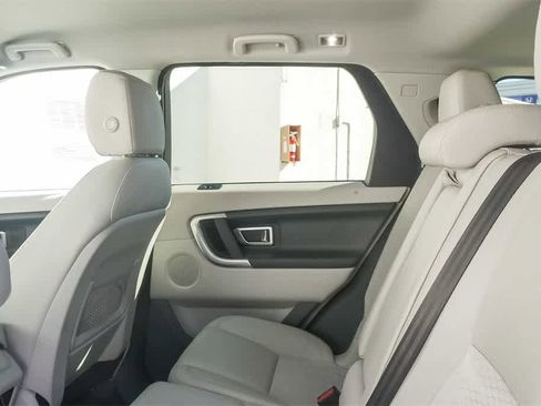 Used 2017 Land Rover Discovery Sport SE image 15