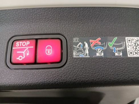 Used 2025 Mercedes-Benz GLS 450 4MATIC image 62