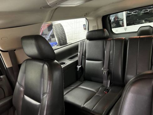 Used 2012 Chevrolet Suburban LTZ image 16