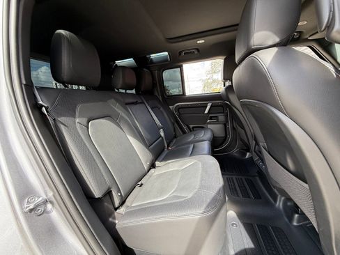 Used 2023 Land Rover Defender 110 X-Dynamic SE image 17