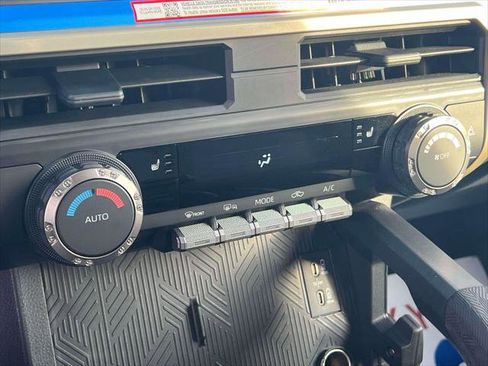 Certified 2025 Toyota Tacoma TRD Off-Road image 32