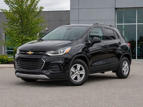 Used 2020 Chevrolet Trax LT w/ LT Convenience Package FWD image 9