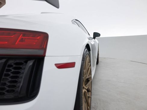 Used 2018 Audi R8 V10 w/ Premium Package RWD image 14