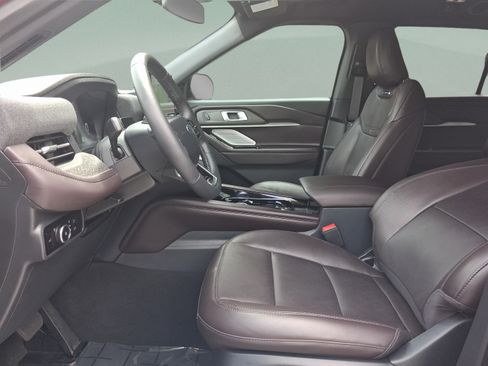 Used 2026 Ford Explorer Platinum RWD image 20