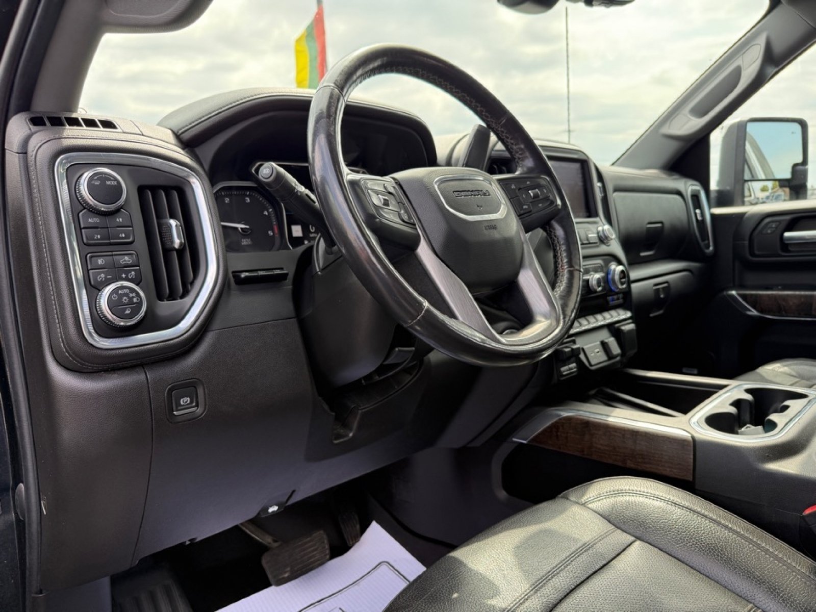 Used 2023 GMC Sierra 2500 Denali w/ Denali Black Diamond Edition AWD/4WD image 20