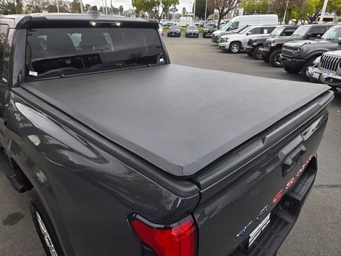 Used 2025 Toyota Tacoma SR5 AWD/4WD image 9