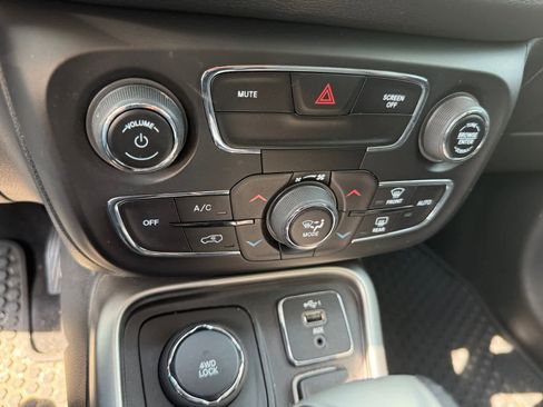 Used 2019 Jeep Compass Latitude w/ Popular Equipment Group image 17