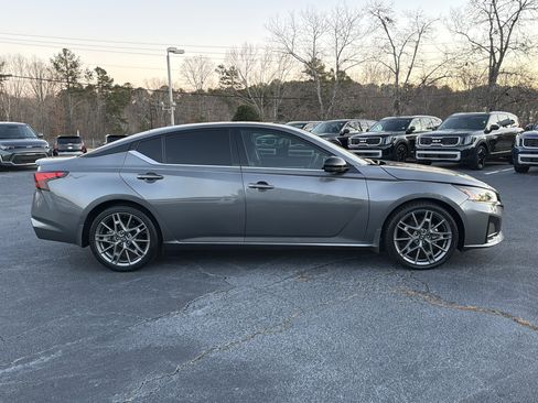 Used 2024 Nissan Altima 2.0 SR image 8