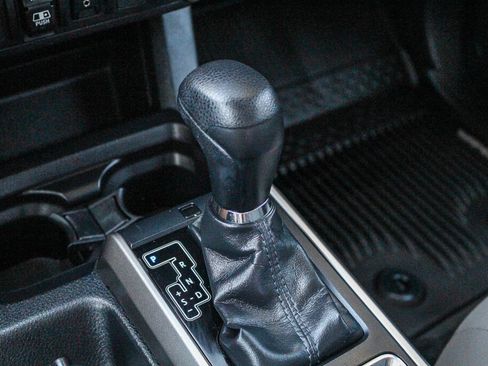 Used 2019 Toyota Tacoma SR5 RWD image 13