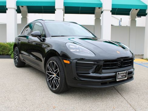 Certified 2026 Porsche Macan image 9