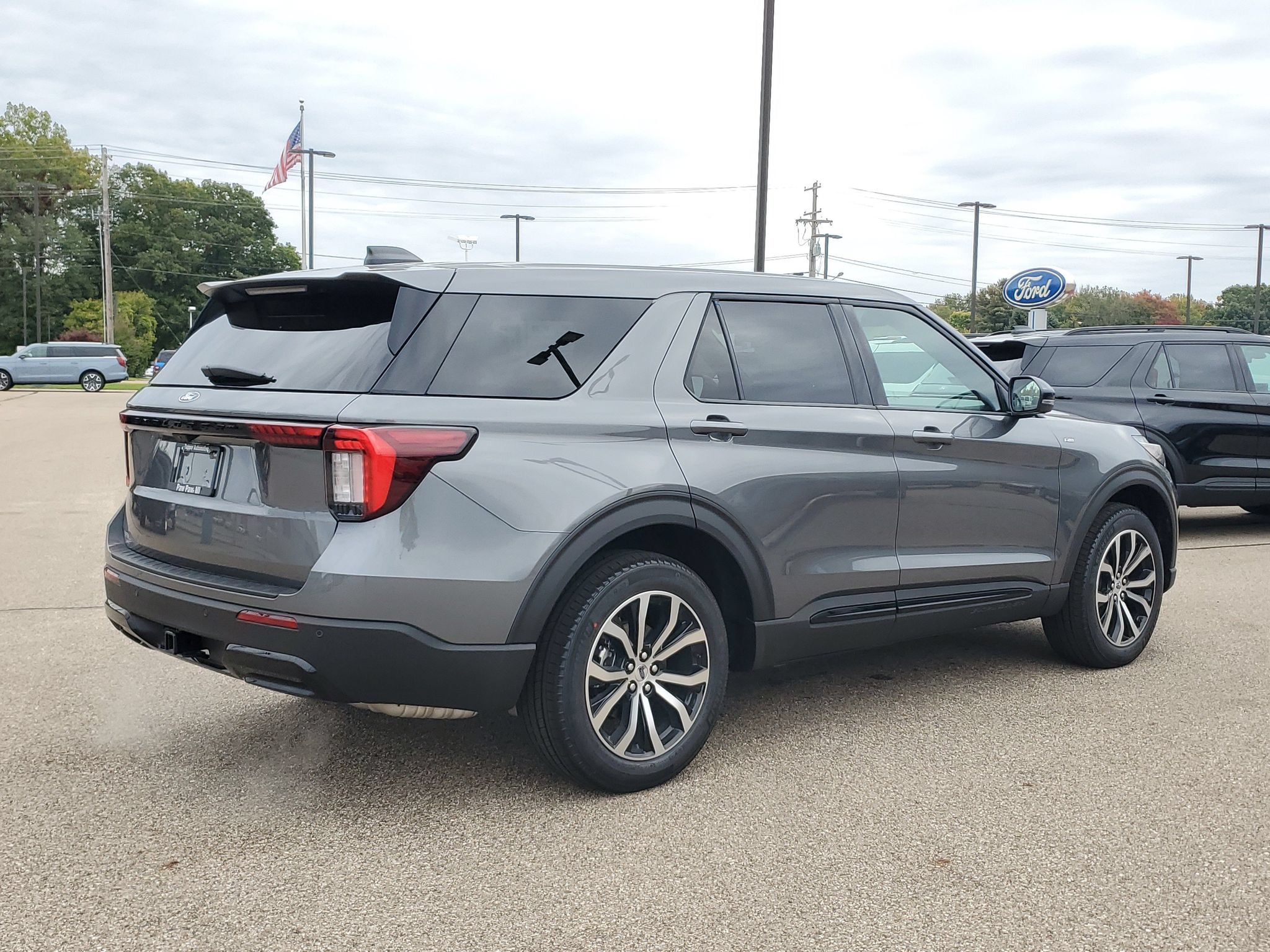 New 2027 Ford Explorer ST-Line AWD/4WD image 4
