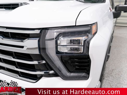 Used 2024 Chevrolet Silverado 2500 LTZ w/ LTZ Convenience Package image 8