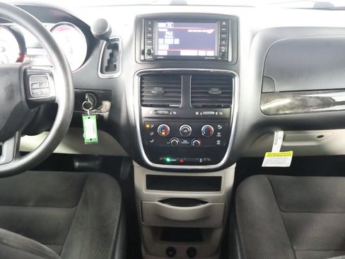 Used 2018 Dodge Grand Caravan SE FWD image 26