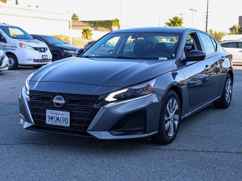 Used 2024 Nissan Altima 2.5 S FWD image 8