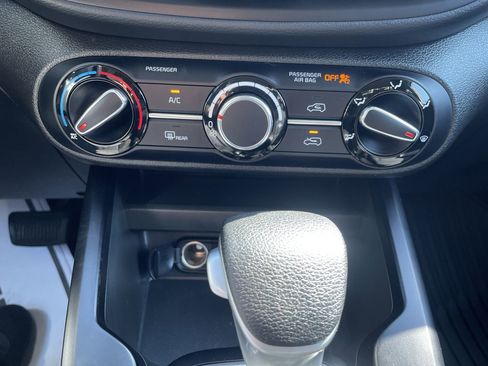 Used 2025 Kia Soul LX w/ LX Technology Package FWD image 16