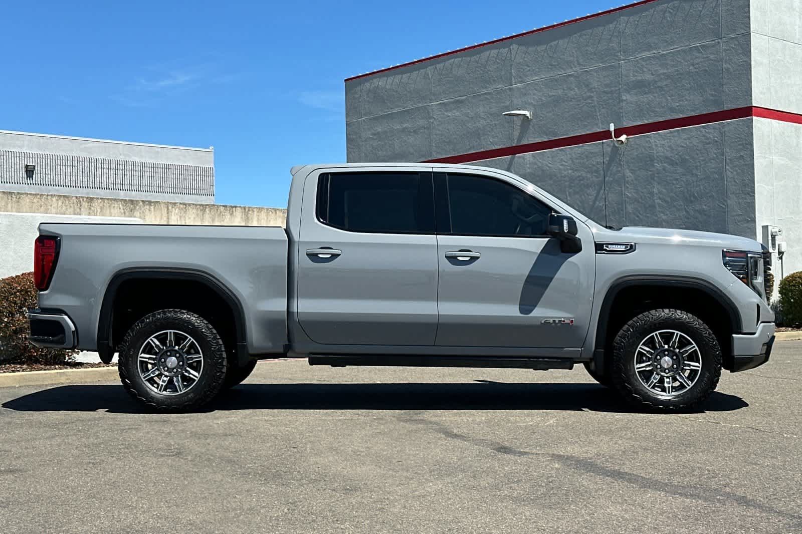 Used 2024 GMC Sierra 1500 AT4 w/ Technology Package AWD/4WD image 6