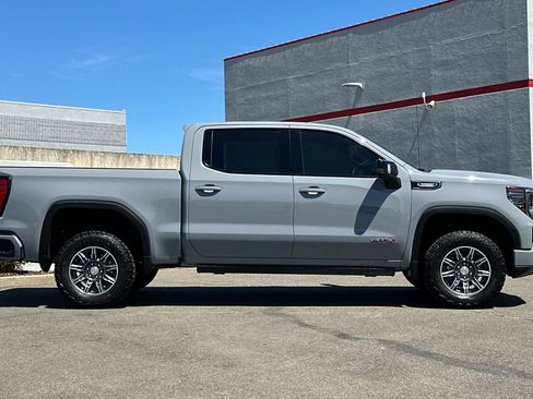 Used 2024 GMC Sierra 1500 AT4 w/ Technology Package AWD/4WD image 6