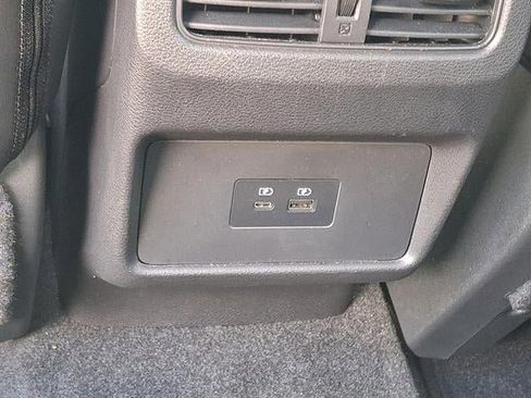 Used 2023 Nissan Rogue SV w/ SV Premium B Package image 11