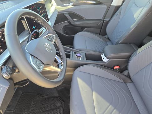 New 2026 Volkswagen Tiguan SE image 10