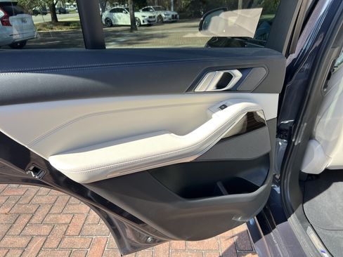 Used 2020 BMW X5 xDrive40i w/ M Sport Package image 33