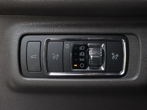 Used 2020 Lincoln Corsair FWD w/ Premium Package image 21