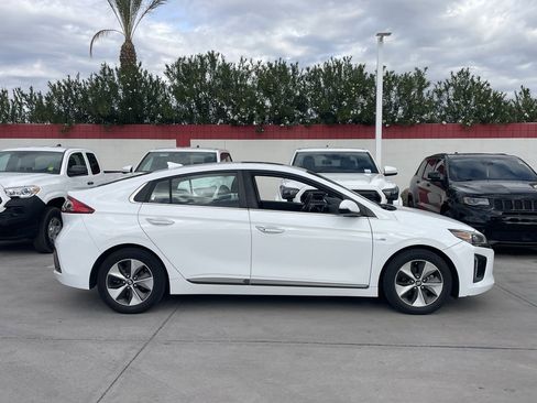 Used 2018 Hyundai Ioniq Limited image 3