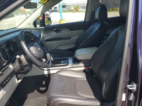 Used 2022 Kia Carnival LX image 15