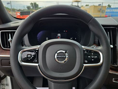 Certified 2023 Volvo XC60 B5 Ultimate w/ Climate Package AWD/4WD image 19