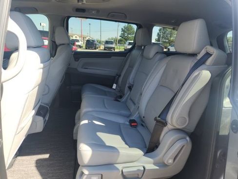 Used 2023 Honda Odyssey Touring image 3