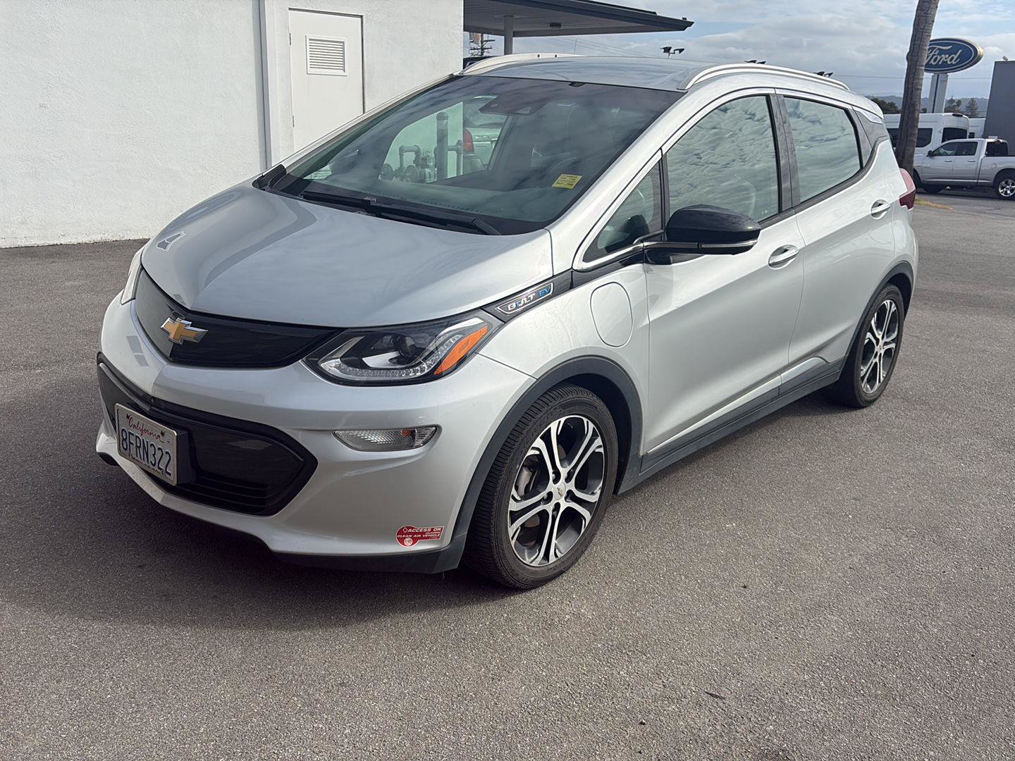 Used 2018 Chevrolet Bolt Premier w/ Driver Confidence II Package FWD image 1