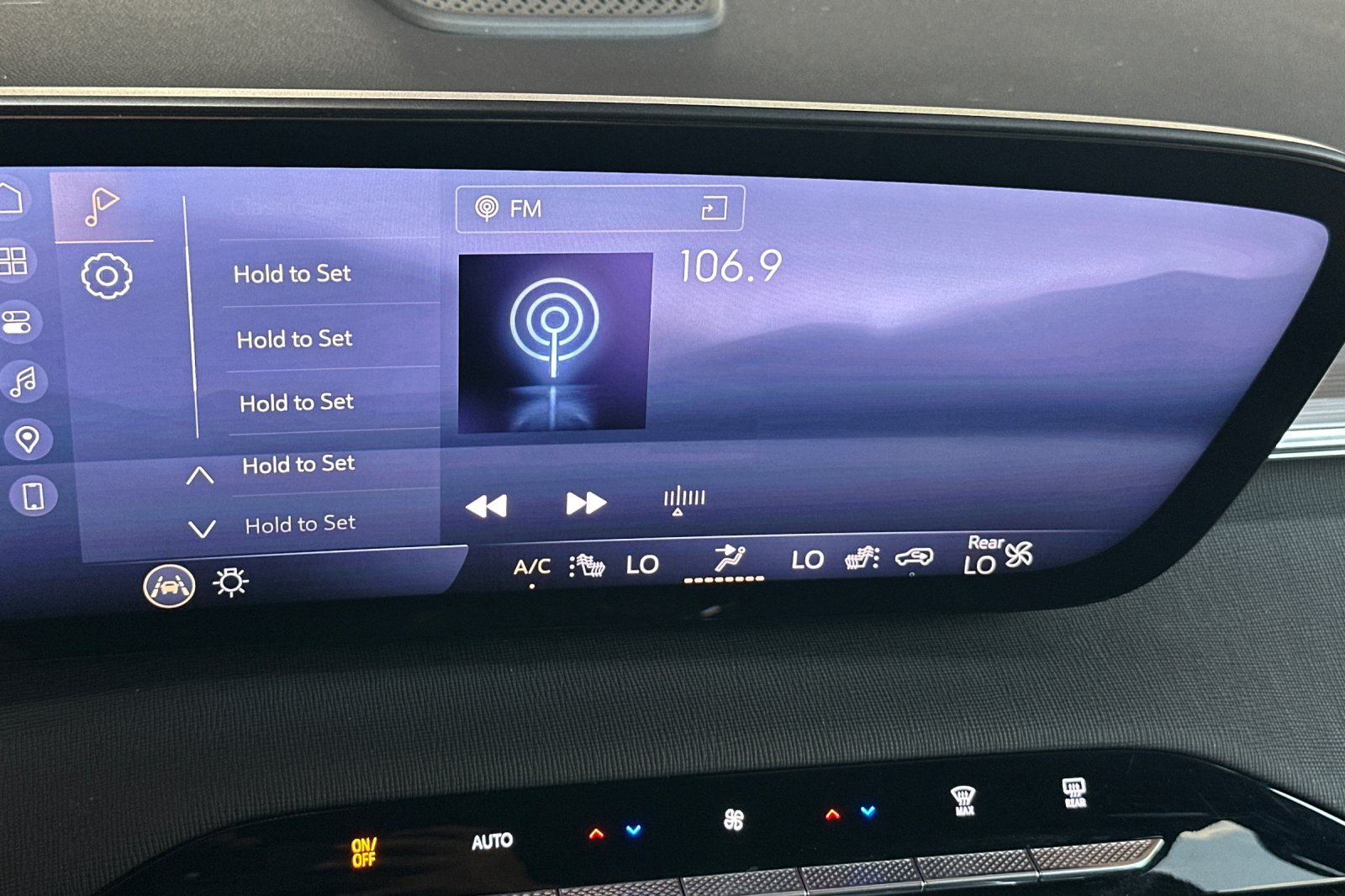 Used 2025 Buick Enclave Preferred AWD/4WD image 19