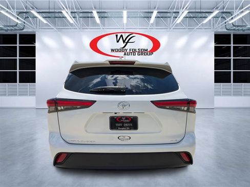Used 2023 Toyota Highlander XLE FWD image 4