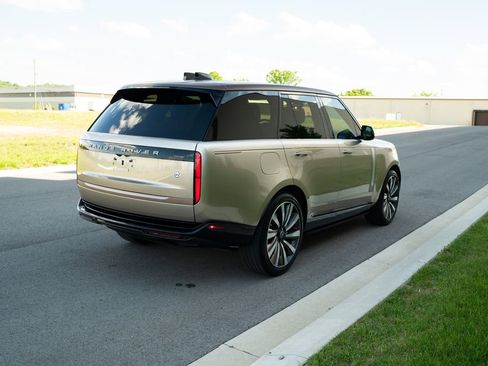 Used 2023 Land Rover Range Rover SV AWD/4WD image 3