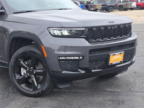 Certified 2025 Jeep Grand Cherokee L Limited w/ Luxury Tech Group II image 2