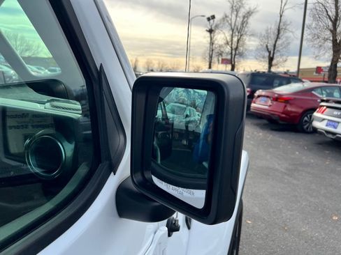 Used 2023 Jeep Gladiator Overland image 37