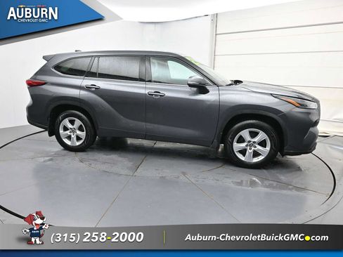 Used 2021 Toyota Highlander LE AWD/4WD image 18