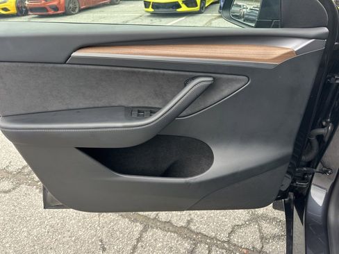 Used 2024 Tesla Model Y 2WD image 26