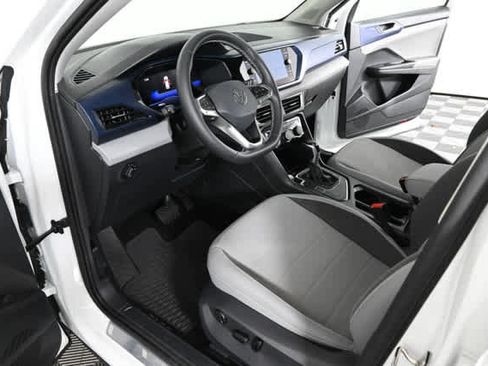 Used 2023 Volkswagen Taos SE w/ Panoramic Sunroof Package FWD image 17