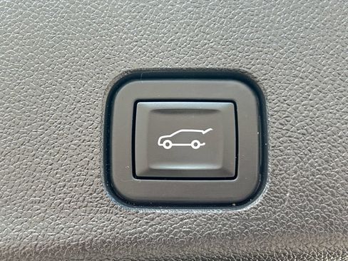 Used 2025 Chevrolet Traverse Z71 w/ Enhanced Driving Package AWD/4WD image 32