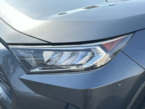 Used 2020 Toyota RAV4 XLE FWD image 11