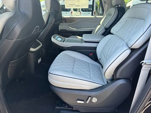 New 2026 Lincoln Navigator L Black Label AWD/4WD image 21