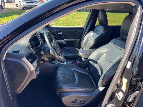 Used 2017 Jeep Cherokee Limited AWD/4WD image 11