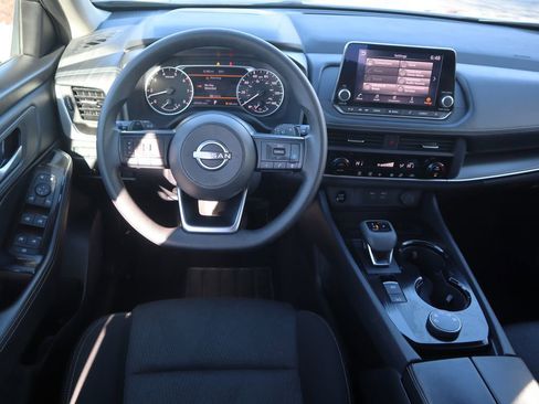 Used 2024 Nissan Rogue SV image 11